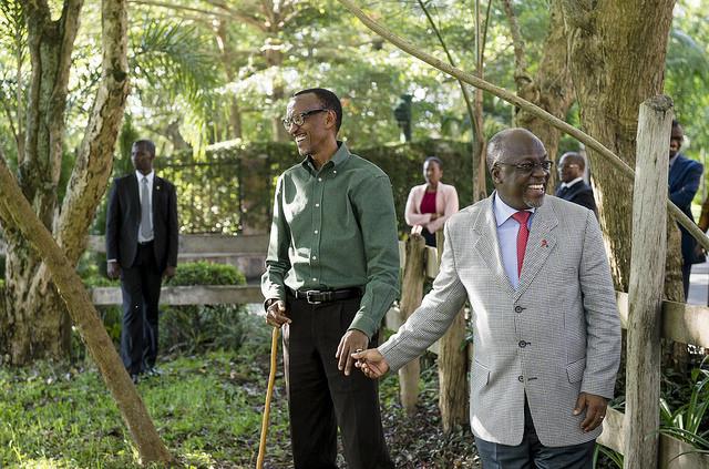 President Paul Kagame welcomes President John Magufuli to his home in April 2016, giving him five cows. Credit: Paul Kagame.