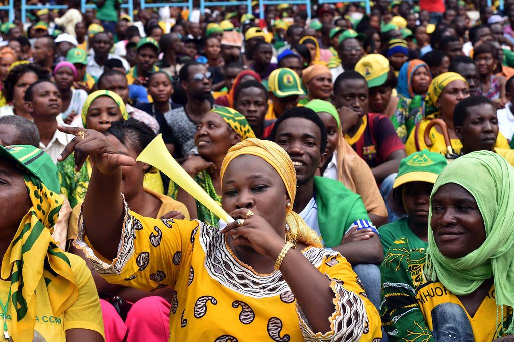 Crowds at the inauguration of Tanzania's President John Magufuli in 2015. Credit: GCIS.