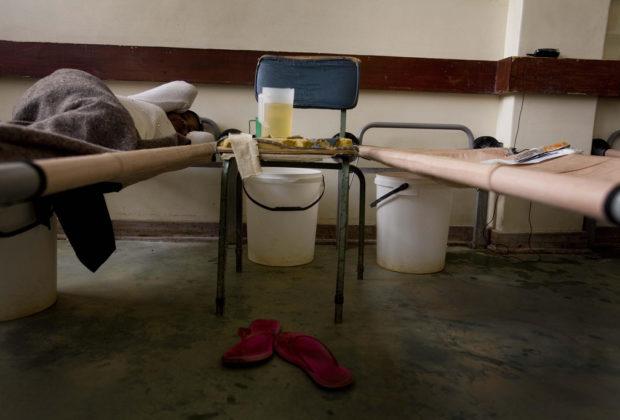Patients at a cholera treatment unit in Zimbabwe. Credit: Kate Holt/AusAID.
