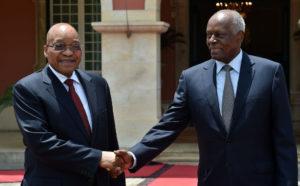 Angola's former president José Eduardo dos Santos (right) meeting his South African counterpart. Credit: GCIS.
