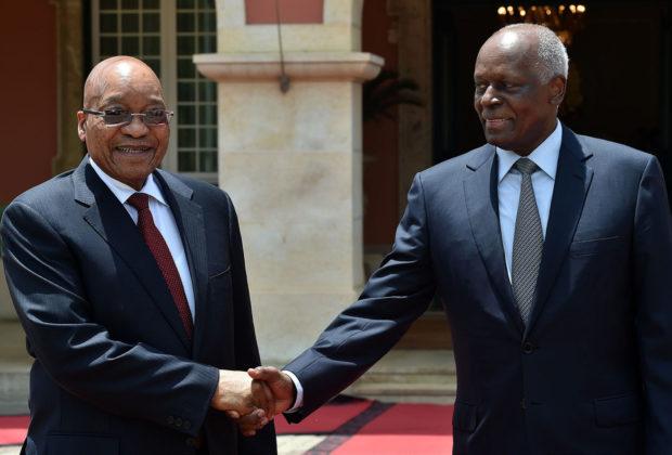 Angola's former president José Eduardo dos Santos (right) meeting his South African counterpart. Credit: GCIS.
