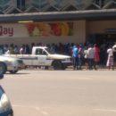 Zimbabwe economic crisis: Long queues outside a supermarket in Harare. Credit: Elia Ntali.
