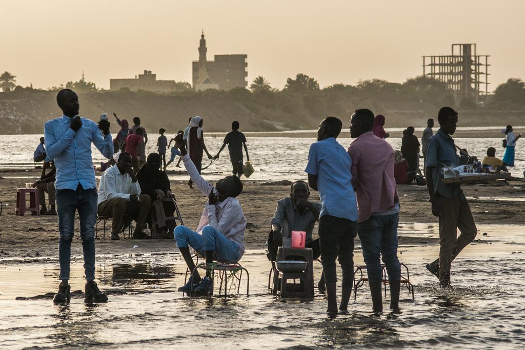 Africa news: Keeping up to date in Khartoum, Sudan. Credit: Jedrek B.