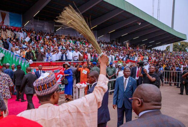 President Muhammadu Buhari at a campaign rally brandishing a broom to "sweep away corruption". Credit: Muhammadu Buhari campaign.