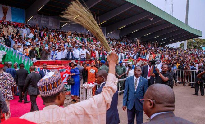 President Muhammadu Buhari at a campaign rally brandishing a broom to "sweep away corruption". Credit: Muhammadu Buhari campaign.