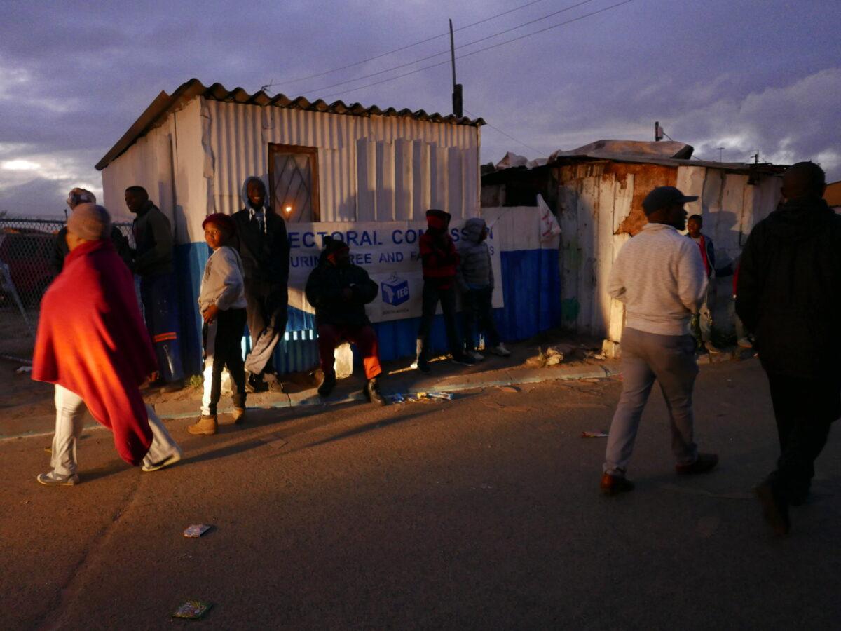 Night falls on Voting Day in South Africa's 8 May general elections. Credit: Martin Plaut.