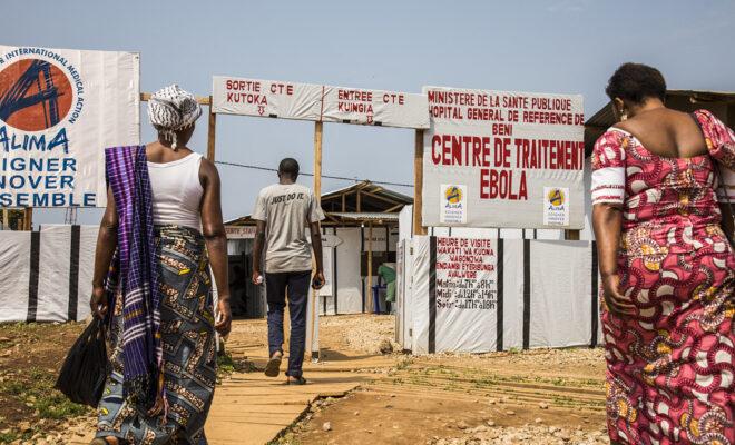 DRC ebola: Families go the Ebola Treatment Centre in eastern Congo to visit a family member who held in quarantine. Credit: World Bank / Vincent Tremeau.