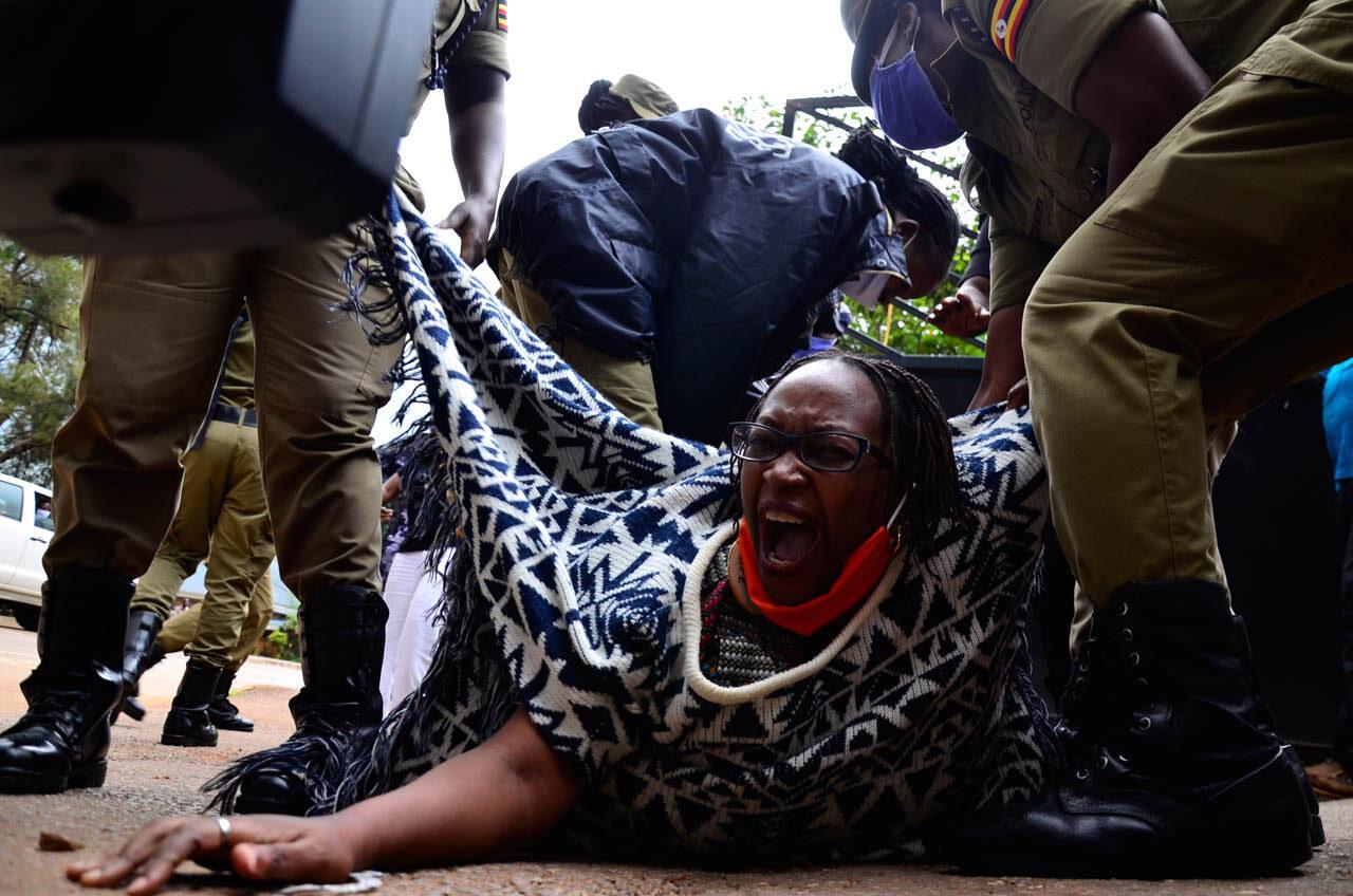 アート・デザイン・音楽 Katonda Wenge, East Africa Photographs Plastic, politics and the pandemic: Photographs from East Africa