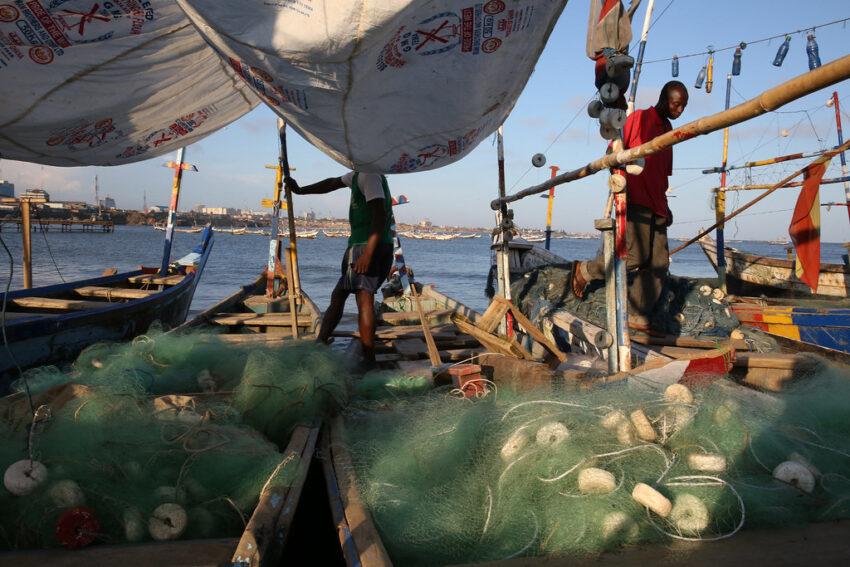 Fishermen working on their boats in Jamestown Fishing Village in Accra, Ghana. Credit: Dominic Chavez/World Bank.