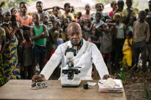Dr Kanda at the Lwano mobile screening camp in the Democratic Republic of Congo (DRC). Credit: Xavier Vahed-DNDi.