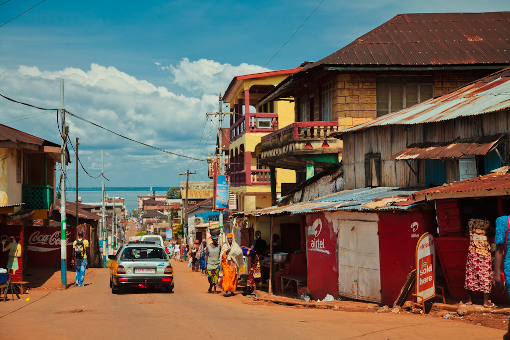 A street in Freetown, Sierra Leone, where Africa's first chief heat officer is based. Credit: bobthemagicdragon.