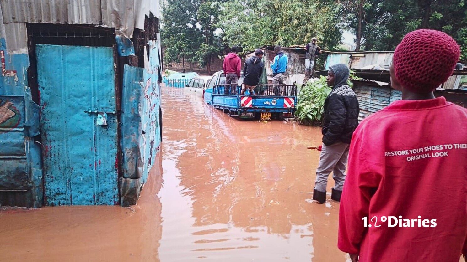 People attempt to navigate the floods in Kenya. Credit: 1.2 Diaries.