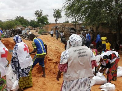 People in Niger recover after floods in 2020. Credit: CRN.